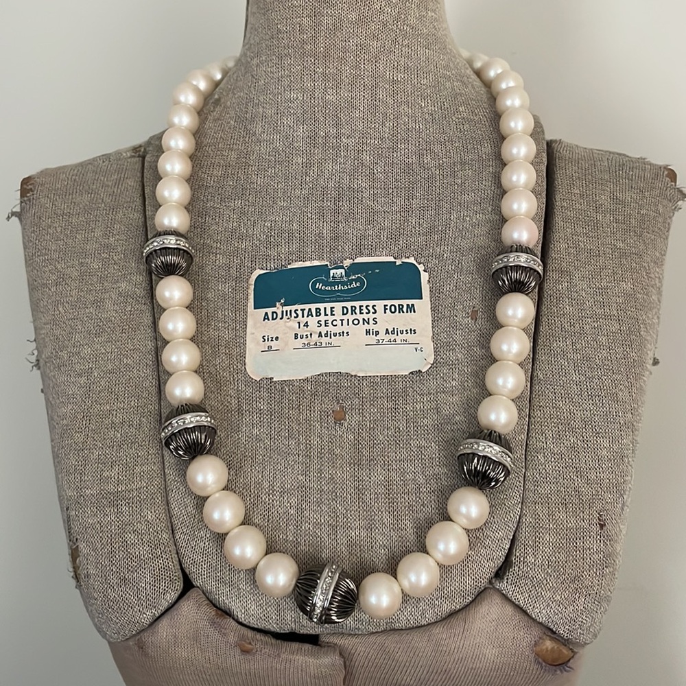 Vintage Givenchy Pearl Crystal Necklace - Picture 3 of 15
